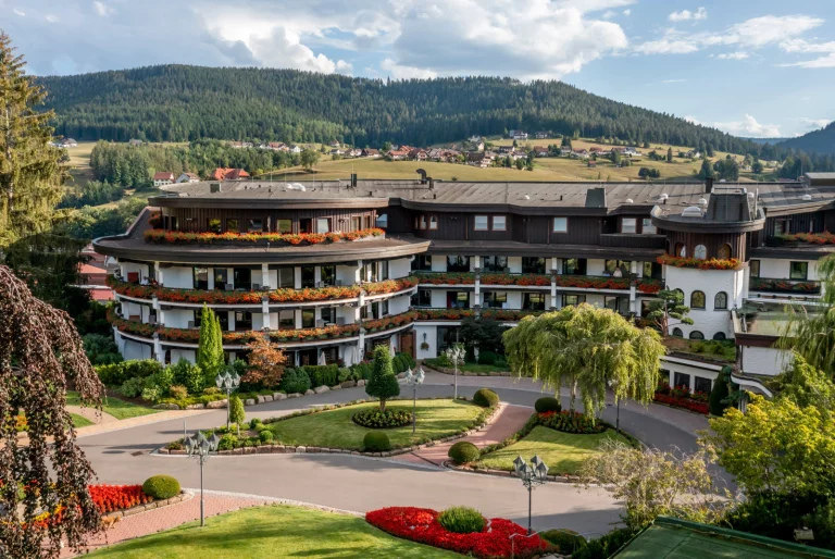 Au nord de la Forêt-Noire, à Baiersbronn, Le Bareiss est un Relais & Châteaux à l'acueil chaleureux