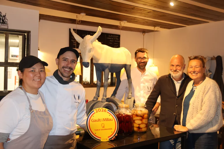 Astrid et Didier Pierre Lenaerts (à droite)sont à l'origine du projet. Julien Montet, Benjamin et Mikoto sont l'âme du restaurant.